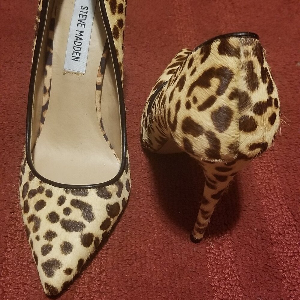 Steve Madden Leopard Print Fur pump